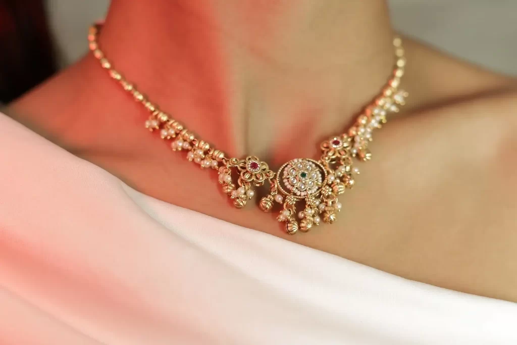 Gold Dainty Floral Pendant Necklace Set